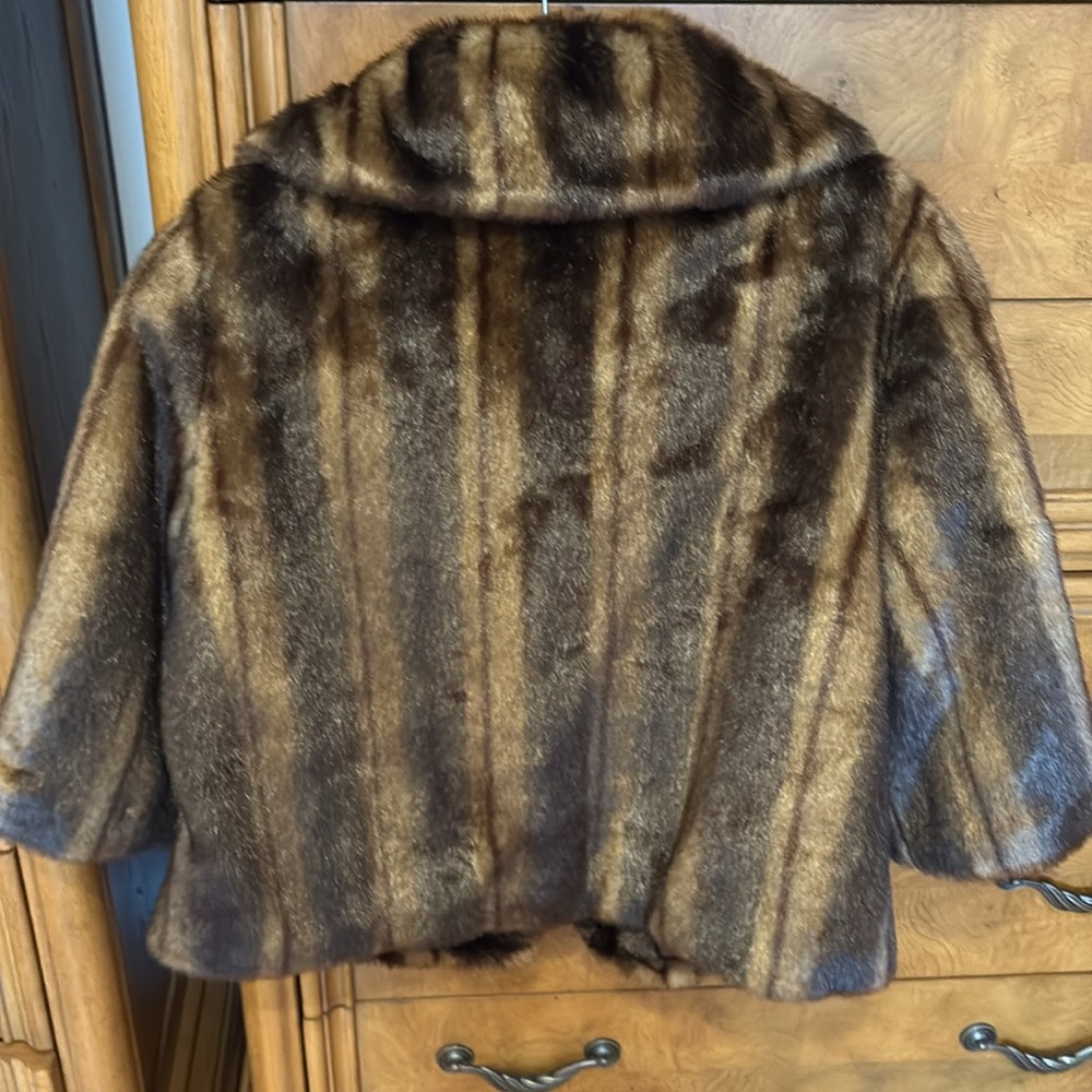 Absolutely gorgeous faux fur women’s jacket - Picture 6 of 7